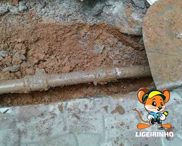 Encanador para vazamentos de água em torneiras, lavatórios e chuveiros